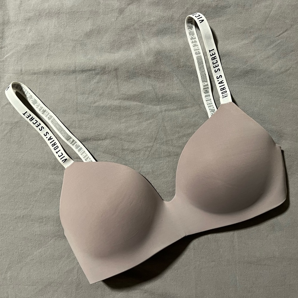 Victoria’s Secret Wireless Logo Strap Bra